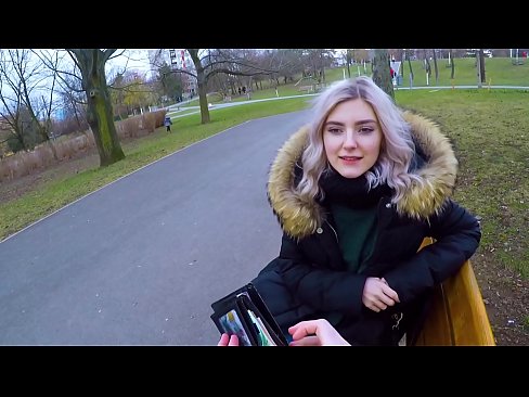 ❤️ Gleypir heitt ásamt ókunnugra fyrir peninga - blástur í garðinum eftir Evu Elfie Kynlífsmyndband á is.xxxdl.ru ☑